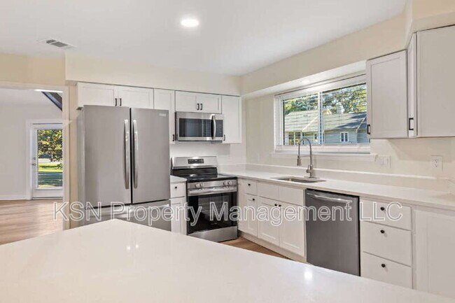 Building Photo - 286 Cushing Dr