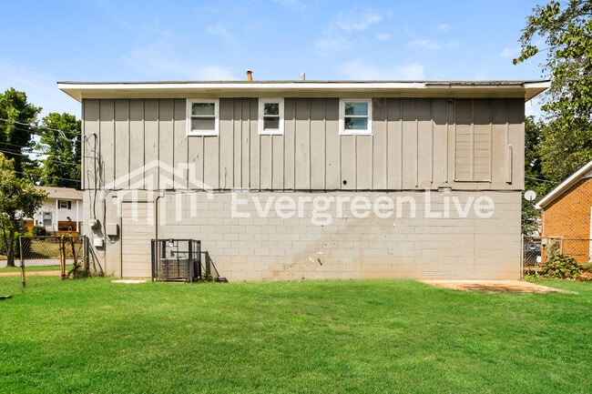 Building Photo - 4022 Sewall Dr SW