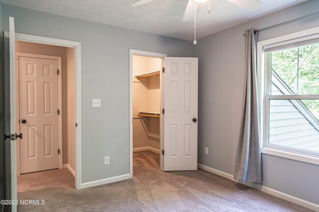 Building Photo - 145 Sandhurst Pl