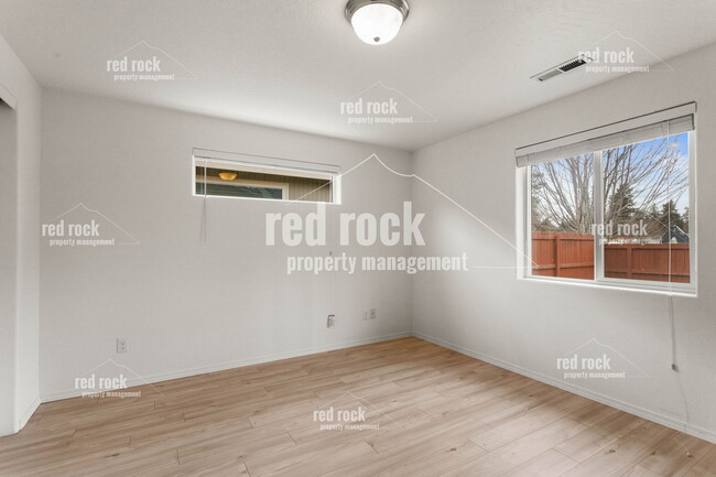 Building Photo - 718 S Edgerton Ln