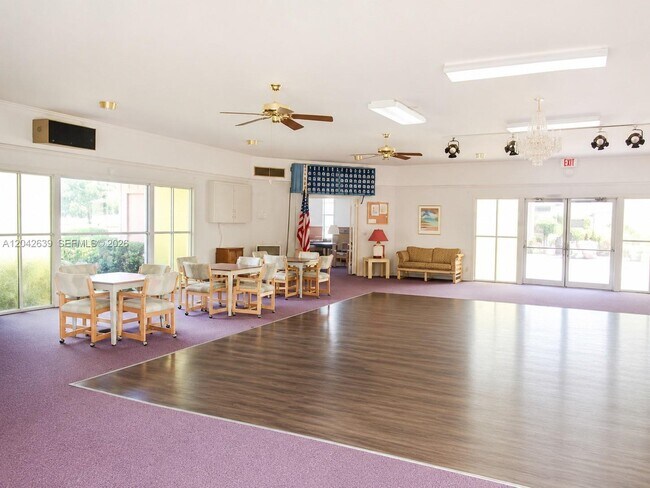 Building Photo - 500 Village Green Cir W