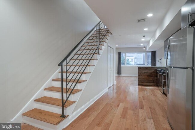 Building Photo - 724 N 3rd St