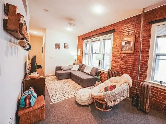 Building Photo - 1872 Commonwealth Ave