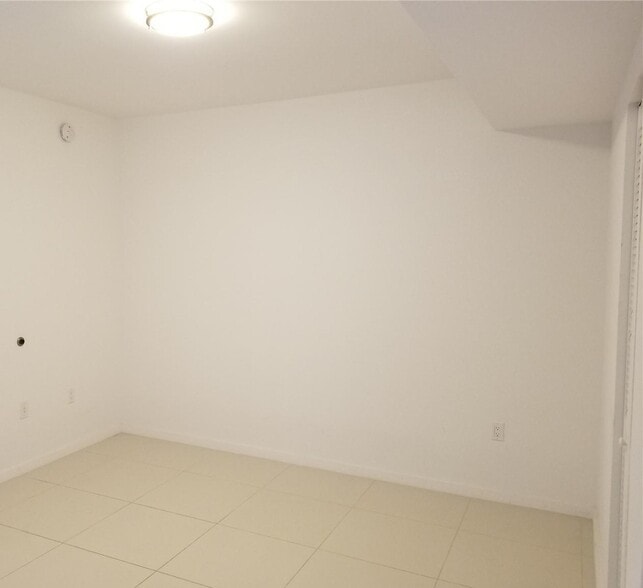 Building Photo - 5168 NW 84th Ave