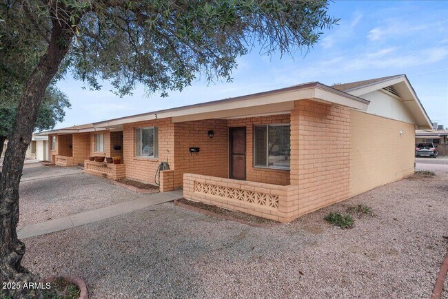 Building Photo - 6438 E Butte St