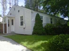 Building Photo - Charming 2 Bedroom, 1 Bath Finch Arboretum Area Home