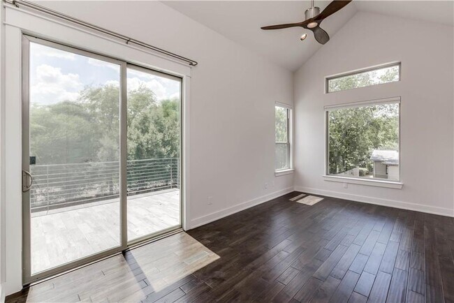 Building Photo - 8411 Bowling Green Dr