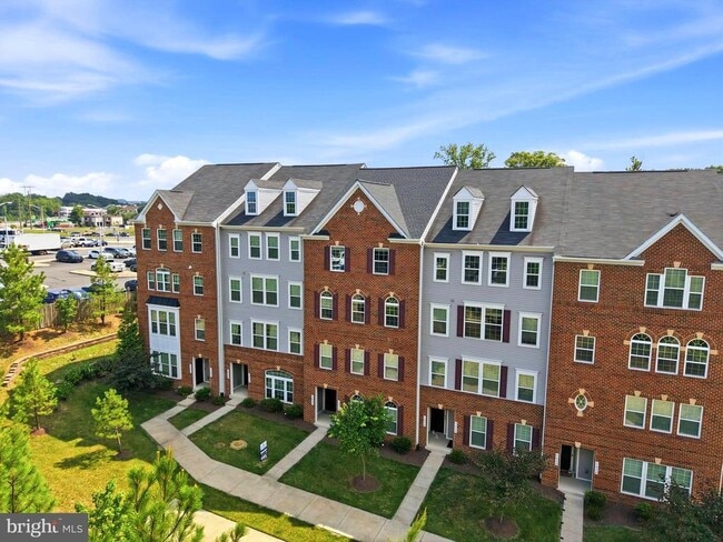 Building Photo - 3634 Briarwood Dr