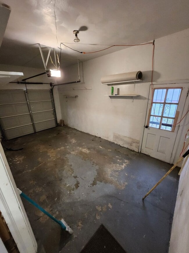 Building Photo - 2005 Hilton Rd