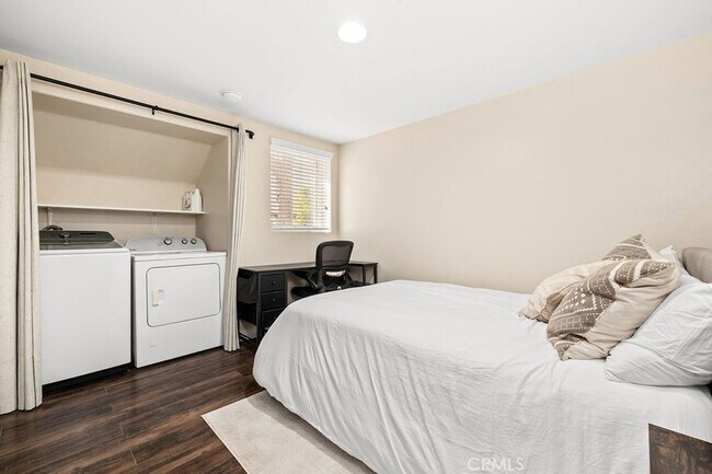 Building Photo - 205 Montana Del Lago Dr