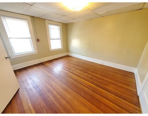 Building Photo - 55 N Main St