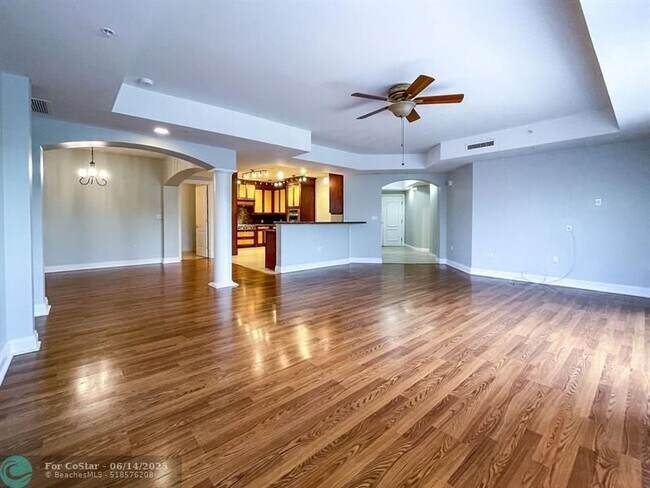 Building Photo - 4241 N Ocean Blvd