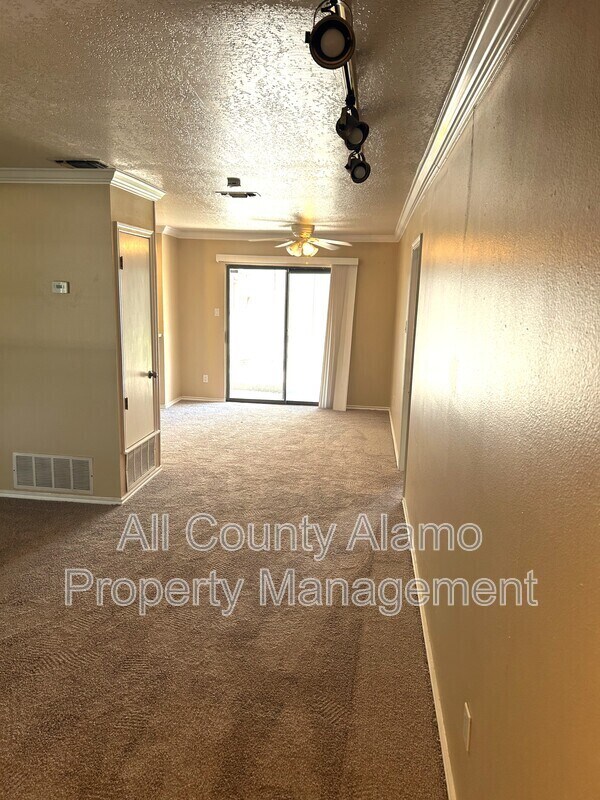 Building Photo - 1723 Patricia Dr
