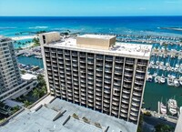 Building Photo - Available 4/11/25  Waikiki studio at the I...