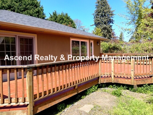 Building Photo - *Price Drop & Move In Special* One Level O...