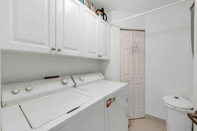 Building Photo - Fully Furnished Condo Rental in Desirable Imperial Golf Estates