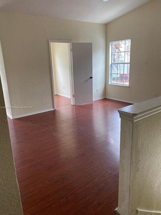 Building Photo - 1618 Columbia Arms Cir
