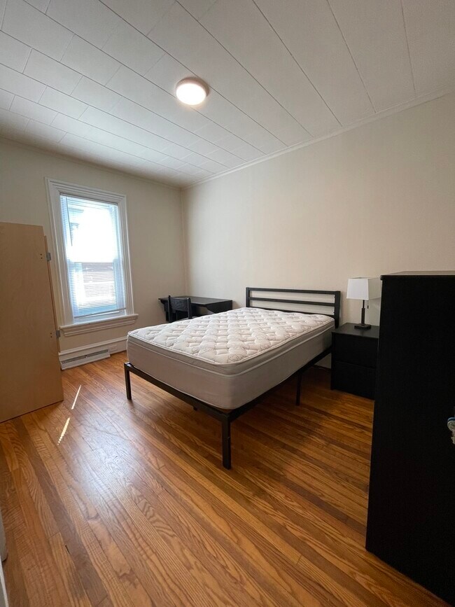 Building Photo - 1148 Memorial Ave