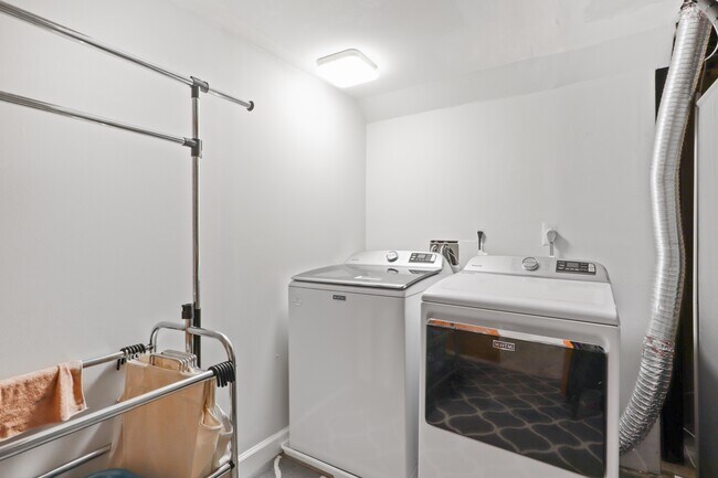 Building Photo - 47627 Rhyolite Pl