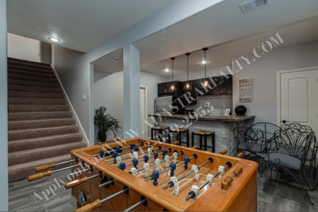 Building Photo - Gorgeous 5 Bed 5 Bath Home in Olathe-Avail...