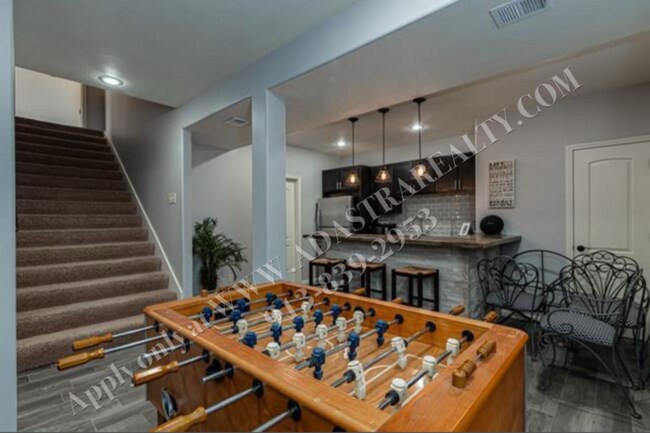 Building Photo - Gorgeous 5 Bed 5 Bath Home in Olathe-Comin...