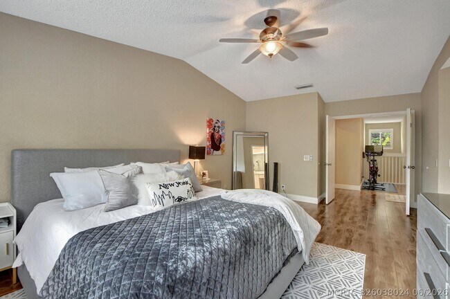 Building Photo - 6682 Via Regina