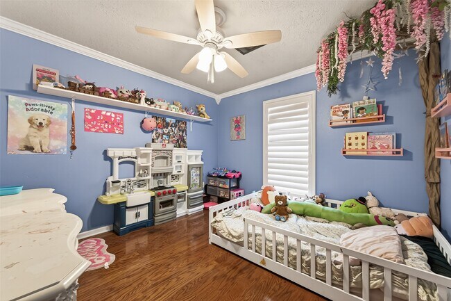 Building Photo - 805 Camelot Ln