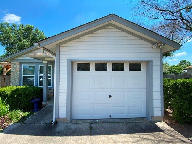 Building Photo - 13000 Pollard Dr