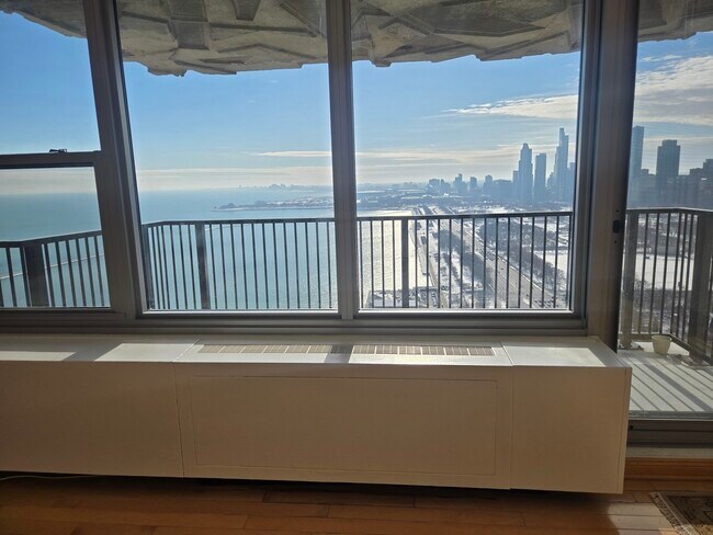 Building Photo - 400 E Randolph St