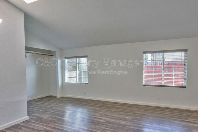 Building Photo - 419 Watson St