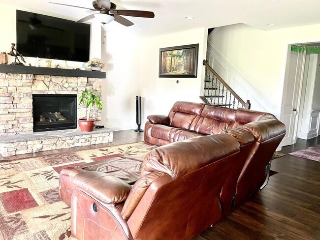 Building Photo - 10359 Paper Birch Dr