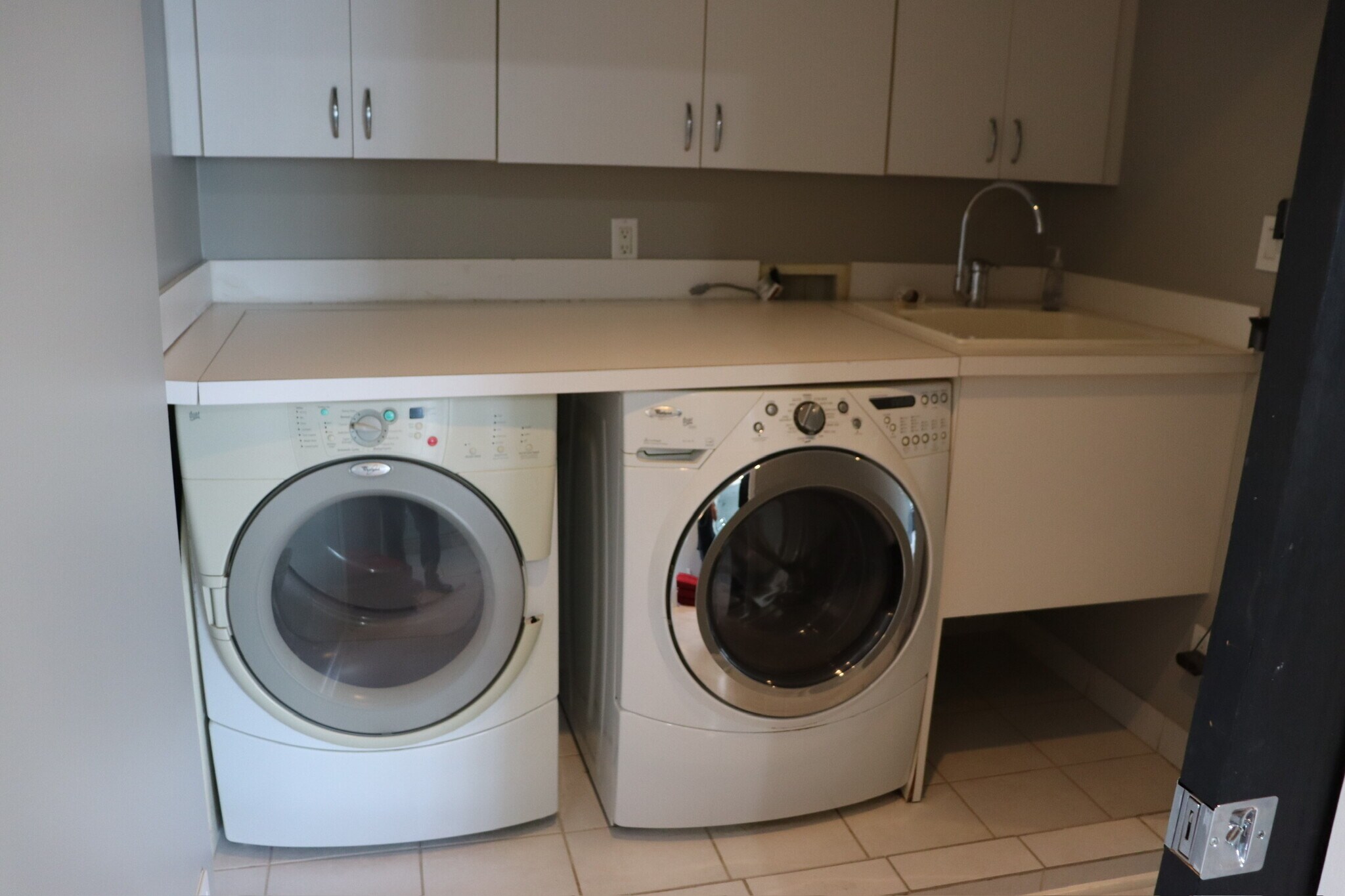 Laundry - 615 W 9 Mile Rd