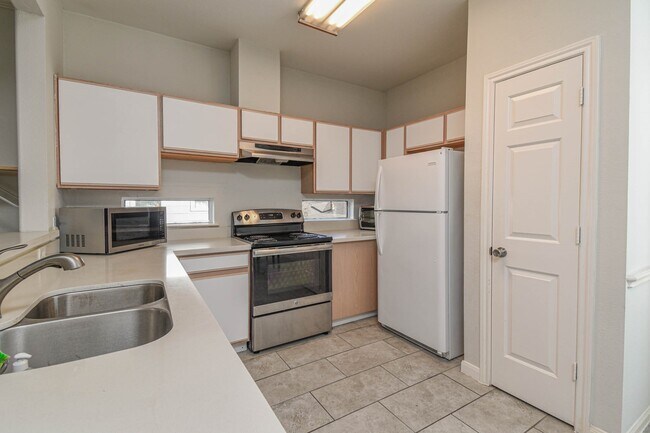 Building Photo - 6289 Wilcrest Dr