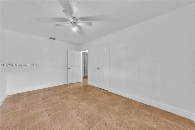 Building Photo - 6221 SW 35th St