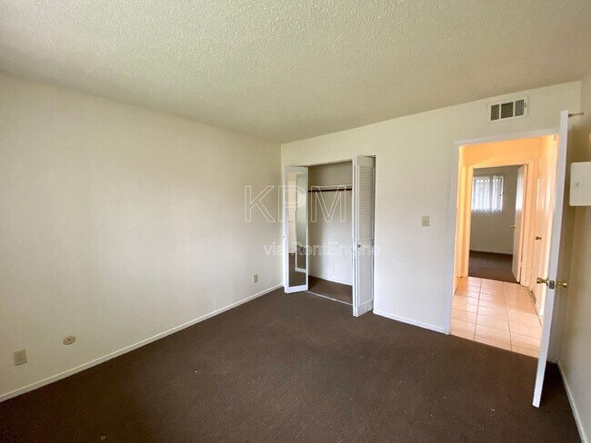 Building Photo - 2920 Peachtree Dr