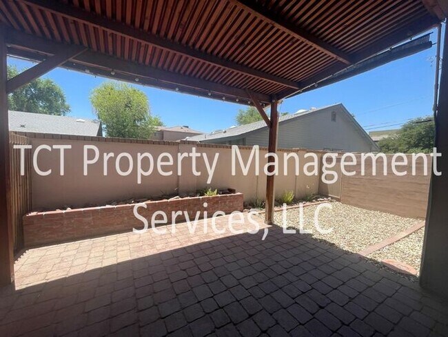 Building Photo - Updated Dual Primary Suite in Great Location!