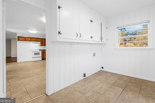 Building Photo - 4140 Rainbow Dr