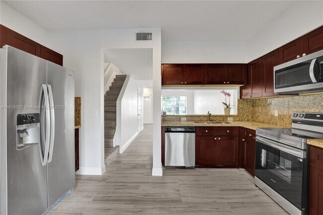 Building Photo - 16607 Hemingway Dr