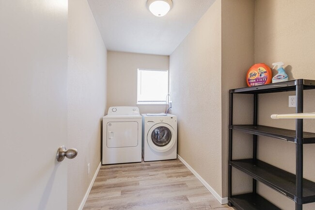 Building Photo - Cozy 2 Bed 2 Bath Home - Fully Furnished
