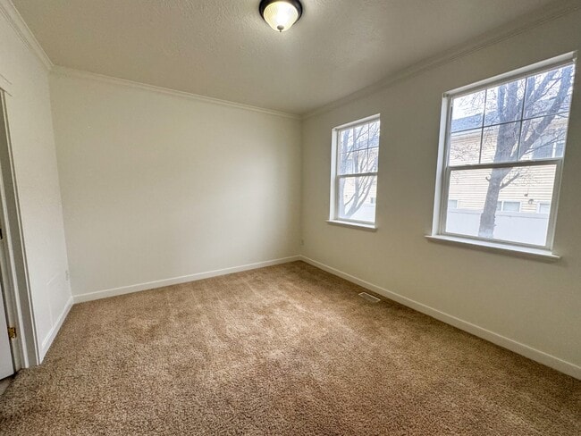 Building Photo - 1040 N 130 W