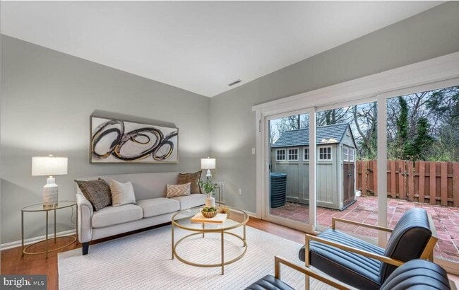 Building Photo - 5822 Burke Manor Ct