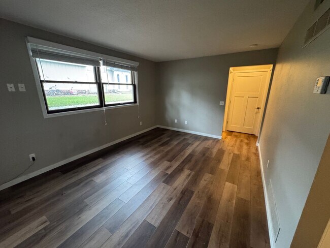 Interior Photo - 1004 Main St