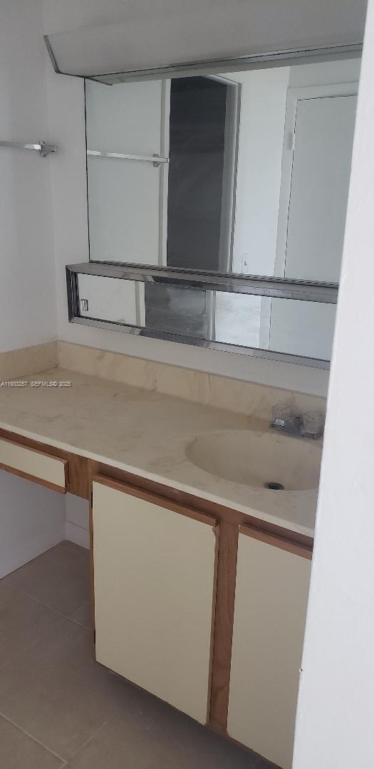 Building Photo - 14840 Naranja Lakes Blvd