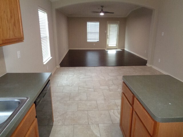 Building Photo - 8606 Sunset Pond Dr
