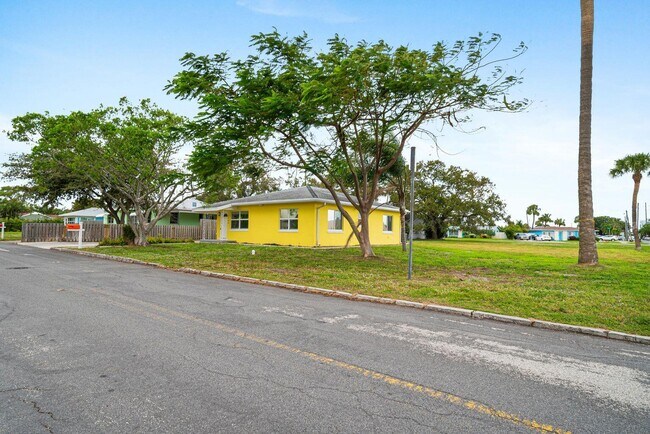 Building Photo - 1205 Longwood St