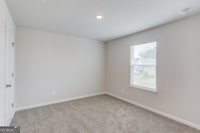 Building Photo - 1325 Lyon Wy Dr