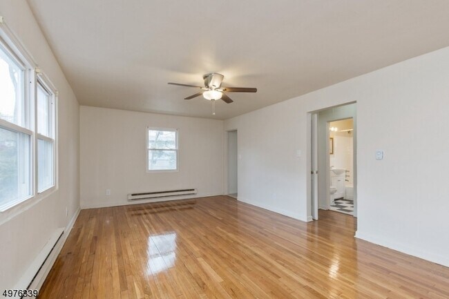 Building Photo - 138-140 Lincoln St