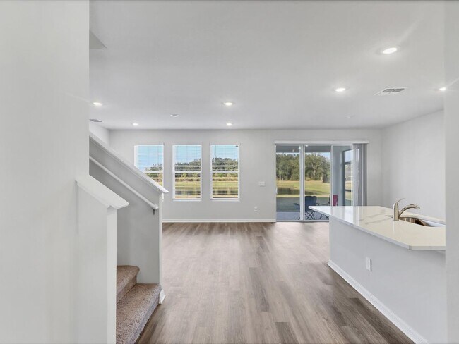 Building Photo - Unfurnished Annual Rental