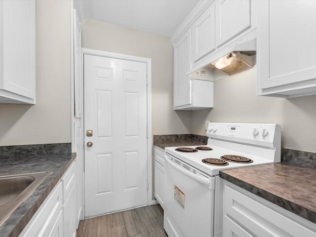 Building Photo - 2202 Solo St