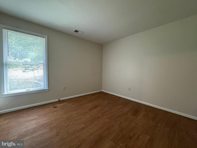 Building Photo - 11850 Clifton Dr